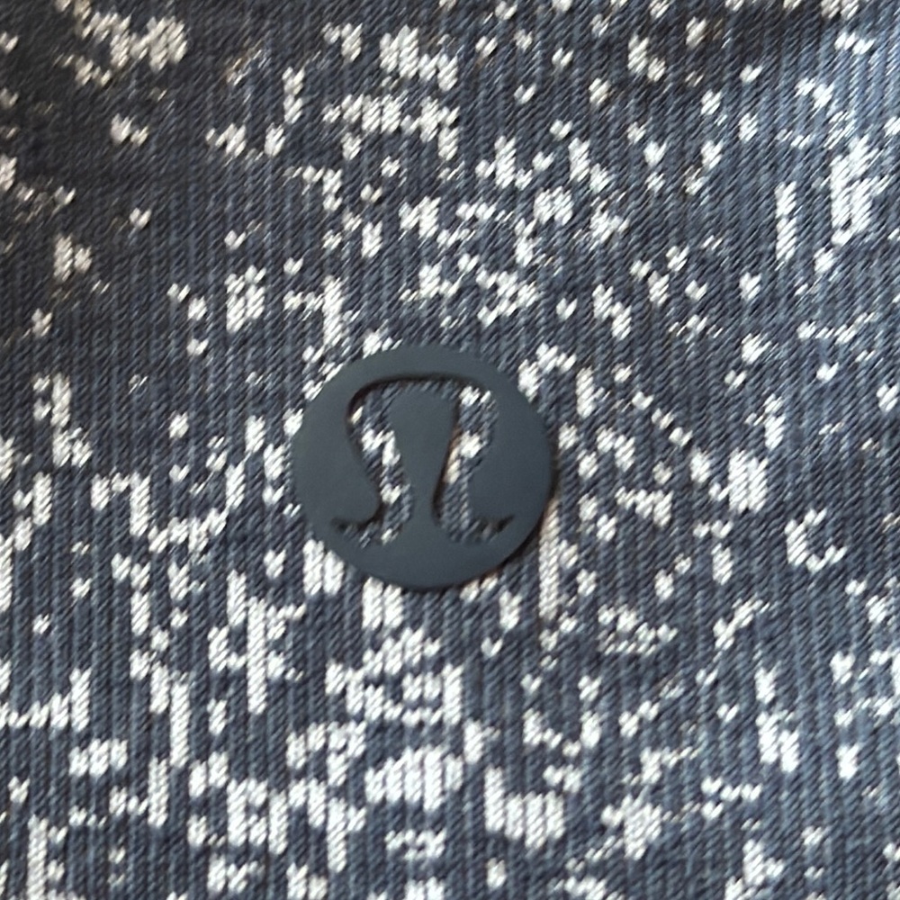 Lululemon Ebb to Street Cropped Racerback Tank Top SZ.6 - Picture 3 of 5